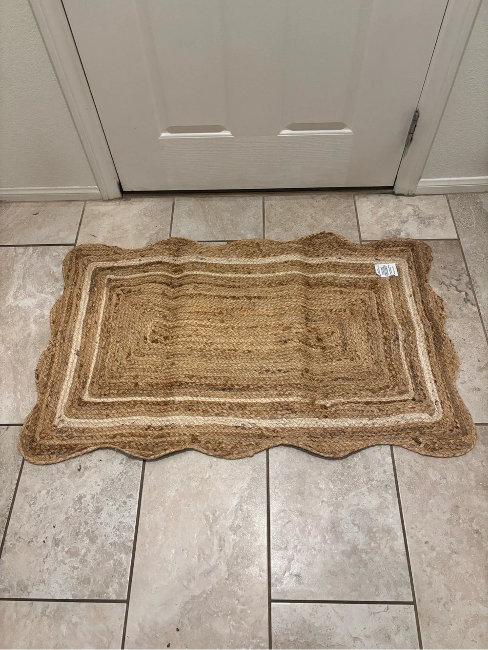 NWOT TJMaxx Natural Jute Scalloped Rug - Neutral